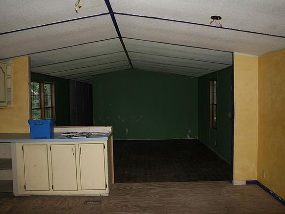 3rd image of 154 Southlake Dr