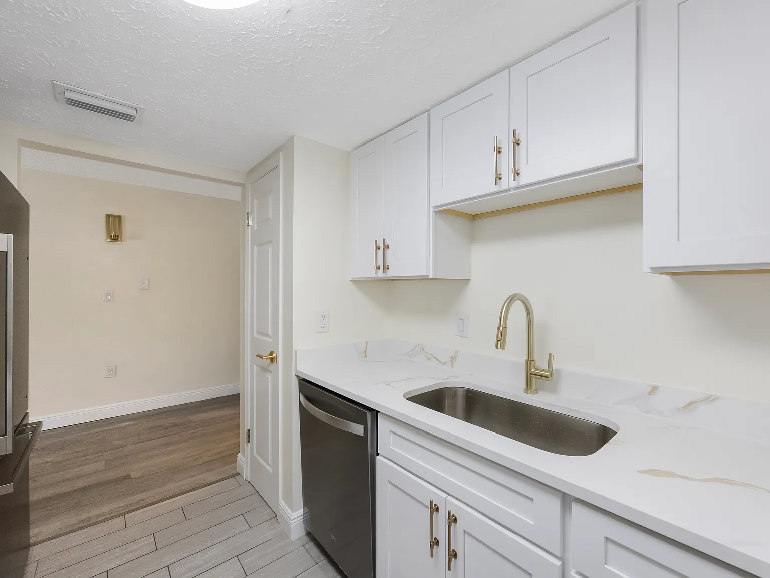 3111 W Horatio St — Photo 2