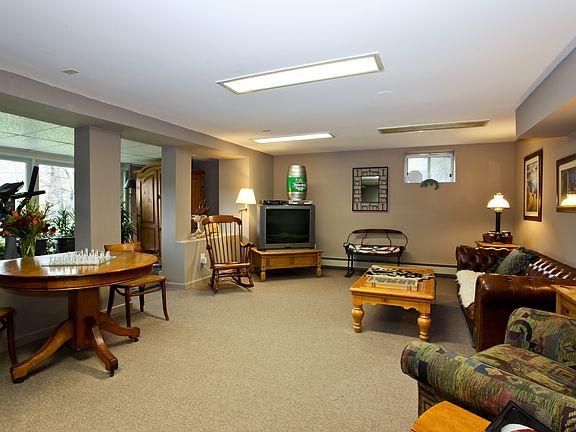 5th image of 21 Old Farm Ln
