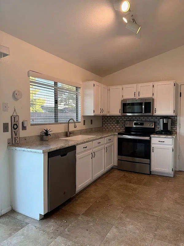 2 bed, 2.0 bath, 1234 sqft, $2,000 — Photo 3