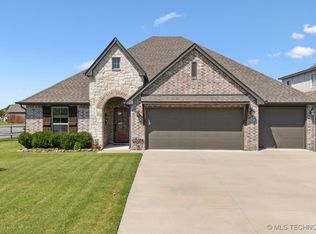 25246 S Persimmon Ct, Claremore, OK 74019