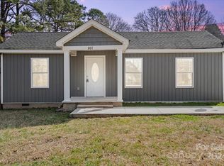 201 Atkinson Dr, Charlotte, NC 28214