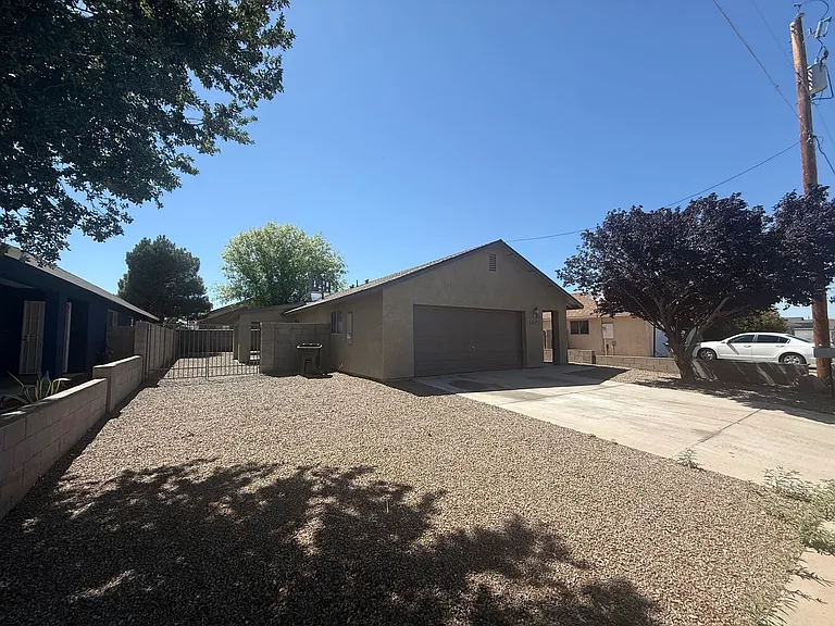 3665 N Kenneth Rd — Photo 2