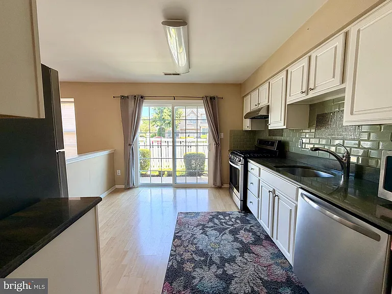 5504 Essex Ln — Photo 9