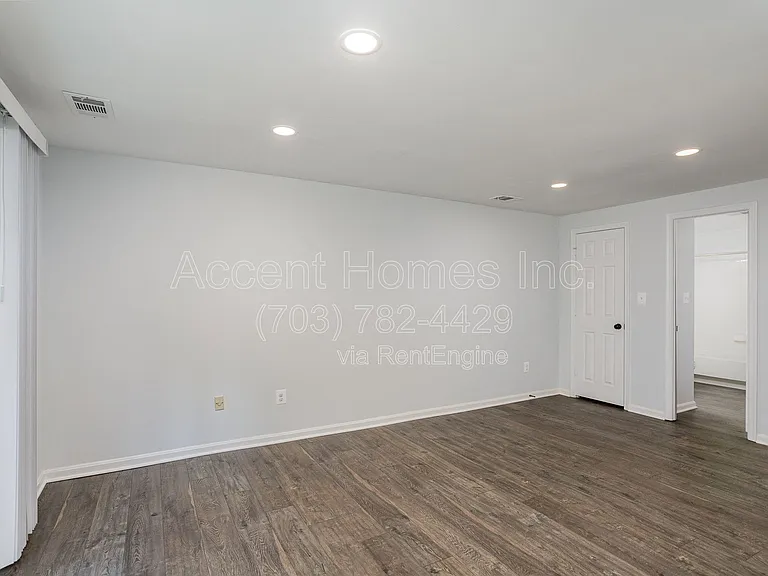 7301 Castleberg Ct — Photo 25