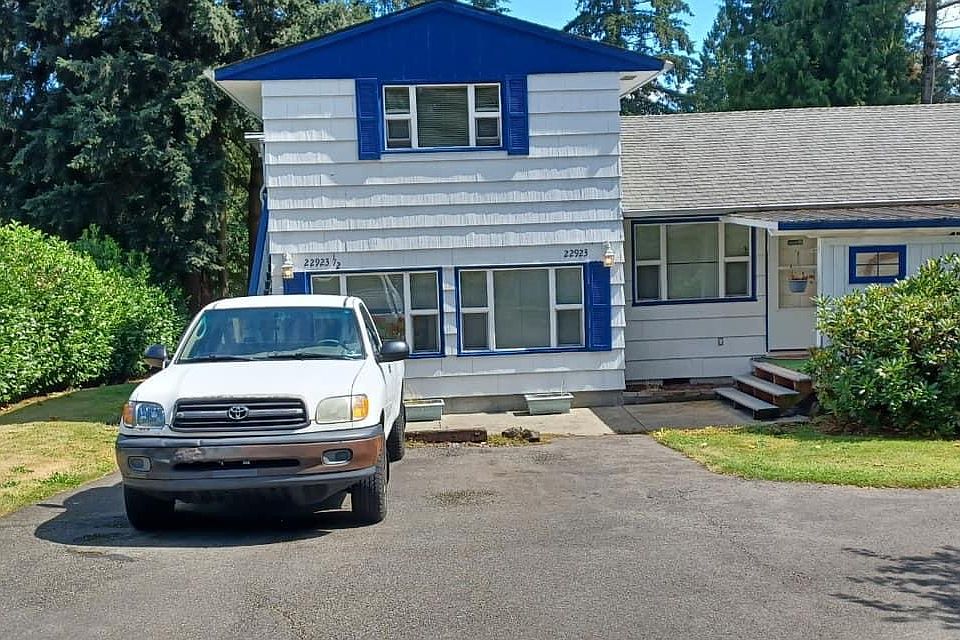 Duplex unit for rent is upstairs