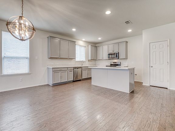 5th image of 2014 Avondown Rd