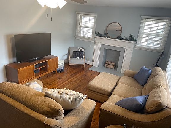 3rd image of 115 Collier Ave