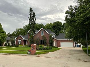 16 21st Avenue Pl, Kearney, NE 68845