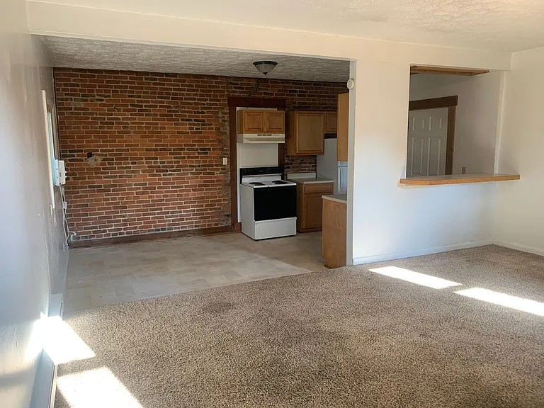 763 N Main St — Photo 4