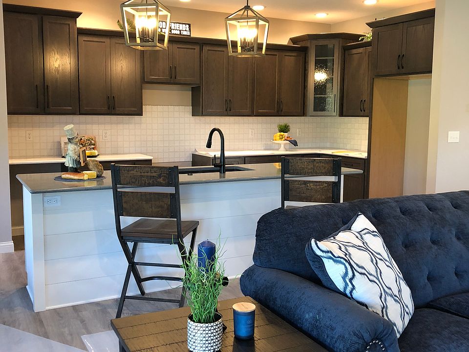 1st image of 100 Parkview Dr