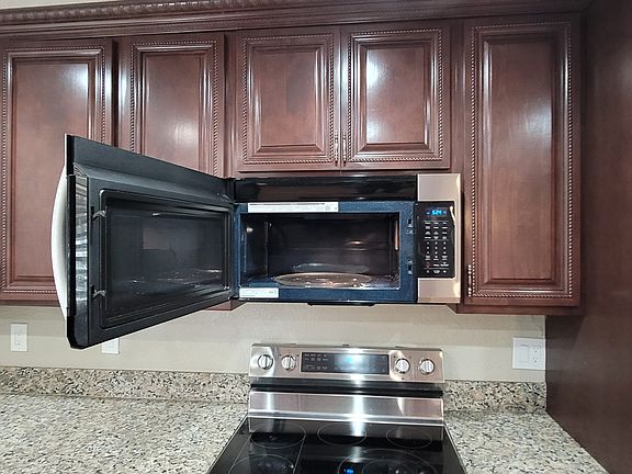 5th image of 905 W Saint John Rd