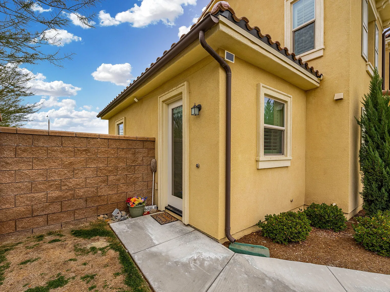 1 bed, 500 sqft, $2,200 — Photo 1