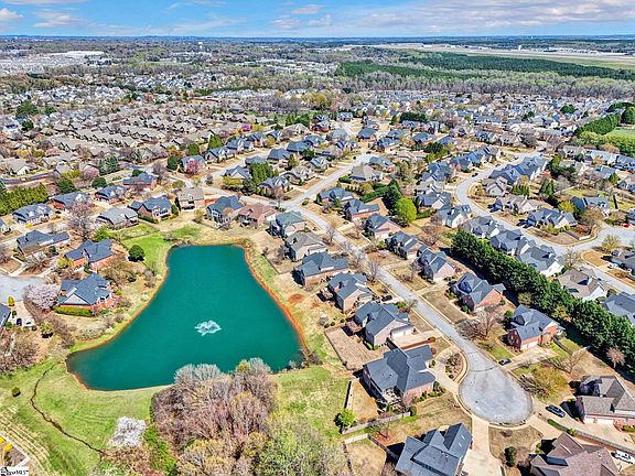 4th image of 5 Middleberry Ct