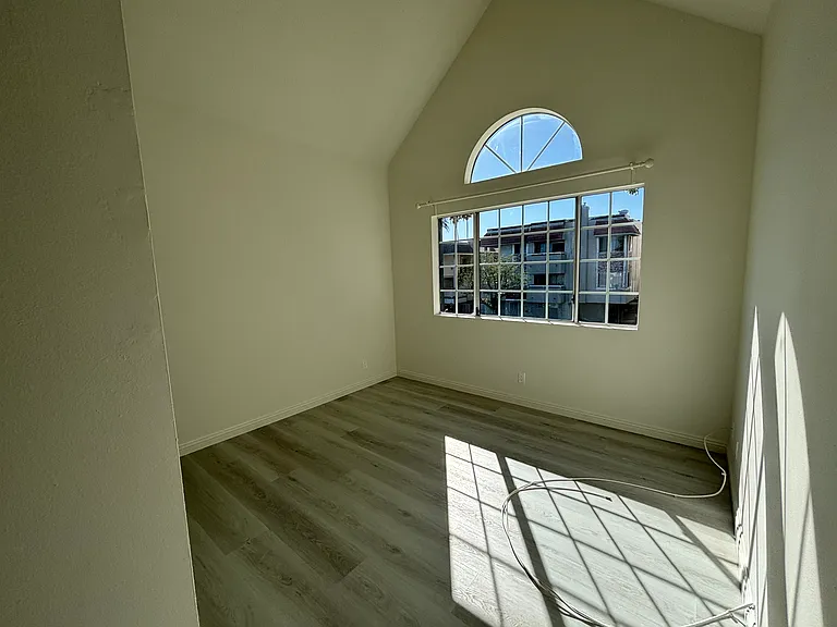 1058 Spazier Ave #1 — Photo 7