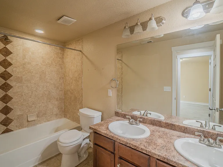 Full bath 3 (Basement)