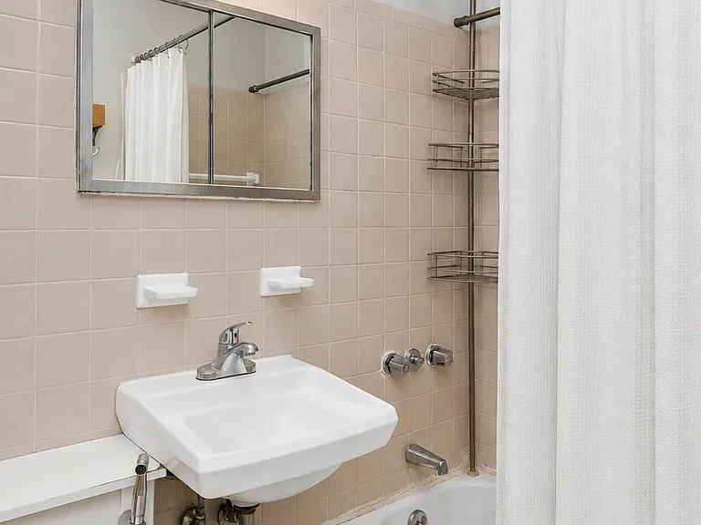 110 W 71st St #2B — Photo 6