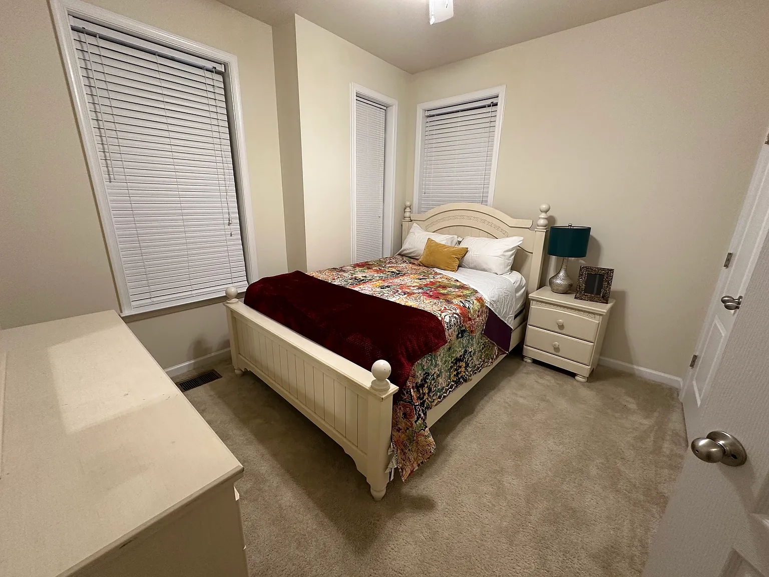 4 bed, 2557 sqft, $900 — Photo 1