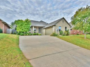 2000 Cedar Pointe Ln, Edmond, OK 73003