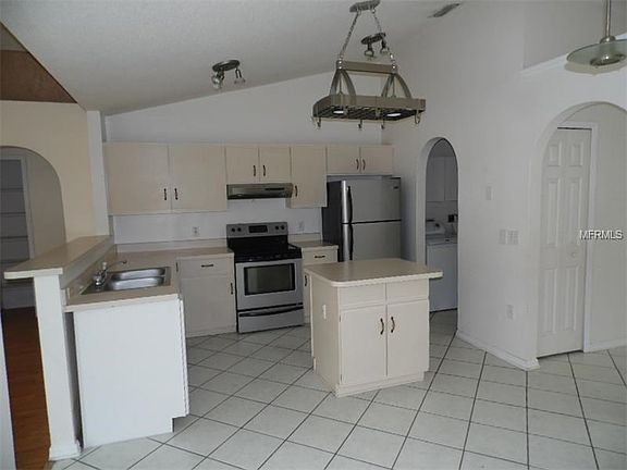 4th image of 865 Adour Dr