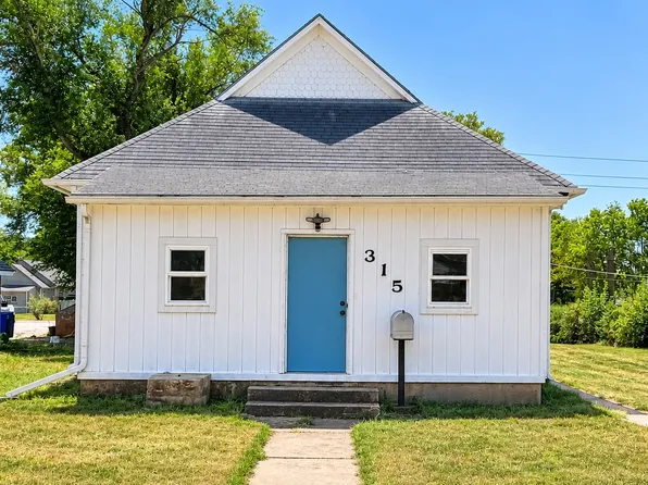 315 SW 2nd St, Newton, KS 67114
