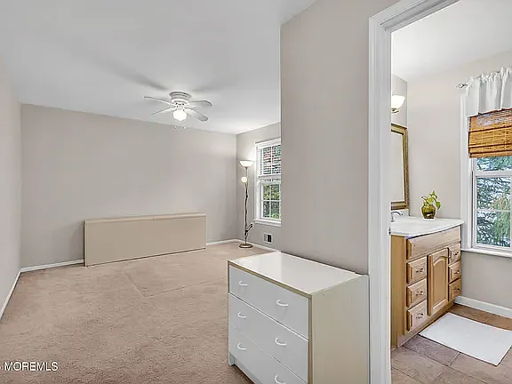 565 Woodbine Ln — Photo 11