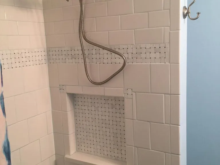 Hall Bath w/ Tub