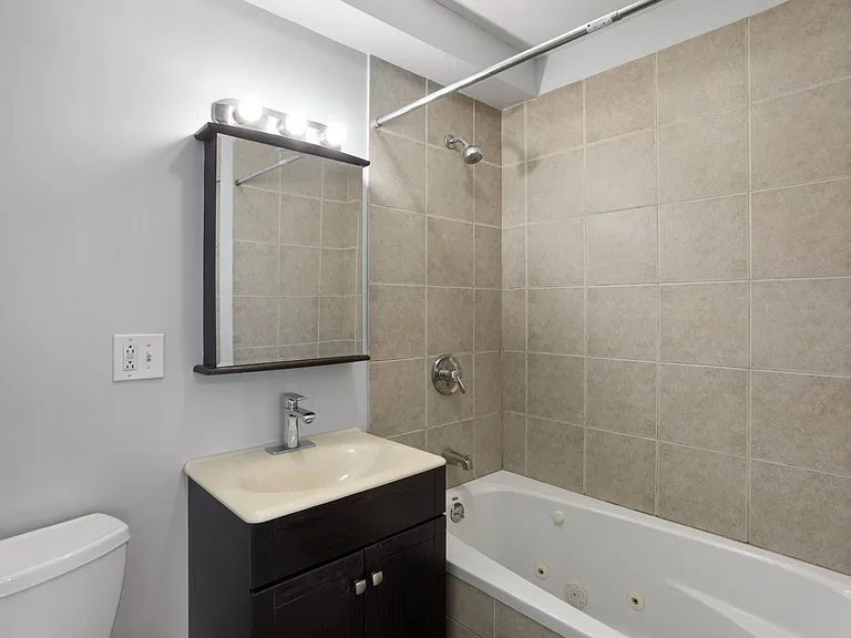 7616 N Marshfield Ave — Photo 46
