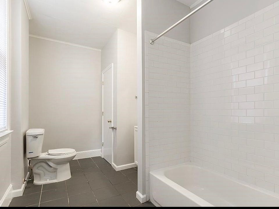 1st image of 81 E 24th St #2