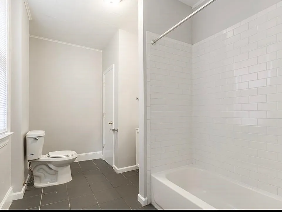 81 E 24th St #2