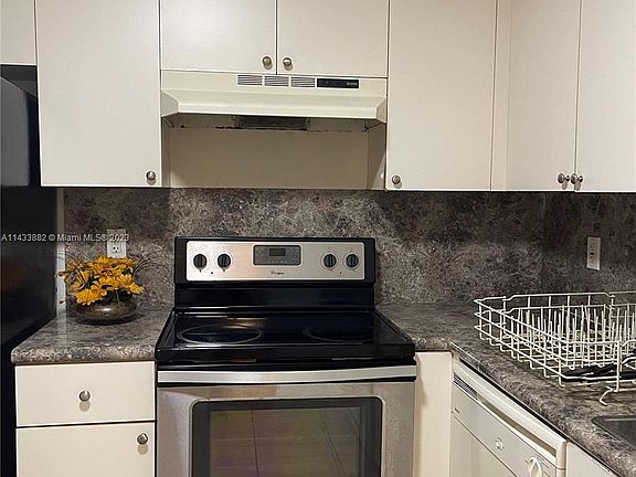 3rd image of 4235 N University Dr APT 109