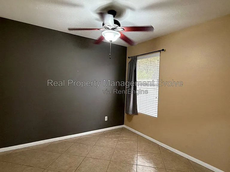7568 W Kerry Ln — Photo 21