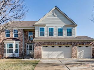 1180 Bloomfield Dr, Streamwood, IL 60107