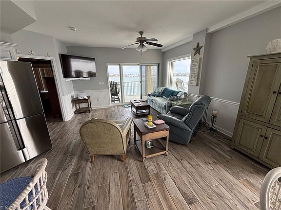 2nd image of 100 Olde Towne Yacht Club Dr