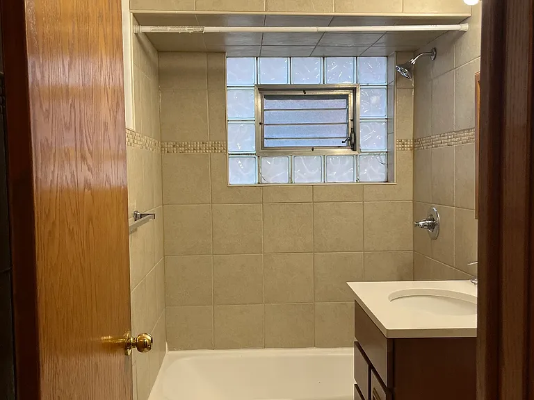 8600 W Berwyn Ave #2N — Photo 5