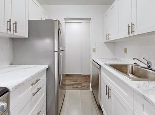 126 Bay St #2, Quinte West, ON K8V 1H8