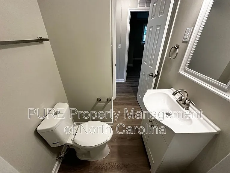 110 Mendota Ave — Photo 16