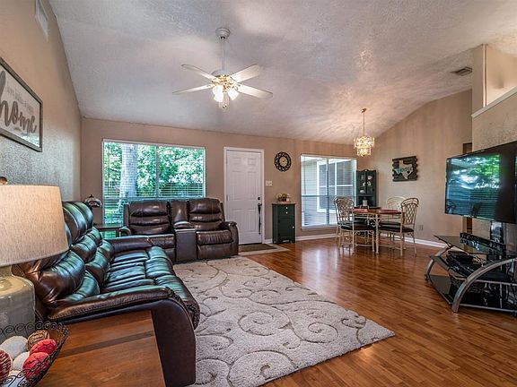 3rd image of 2808 Custer Dr