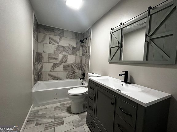 4th image of 418 Walter St NW #4