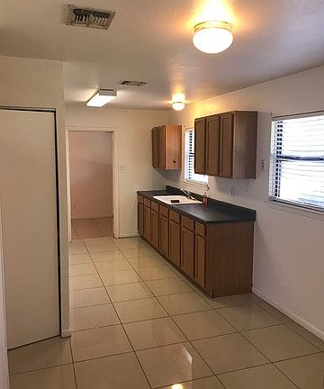 5th image of 5806 Seacomber Pl