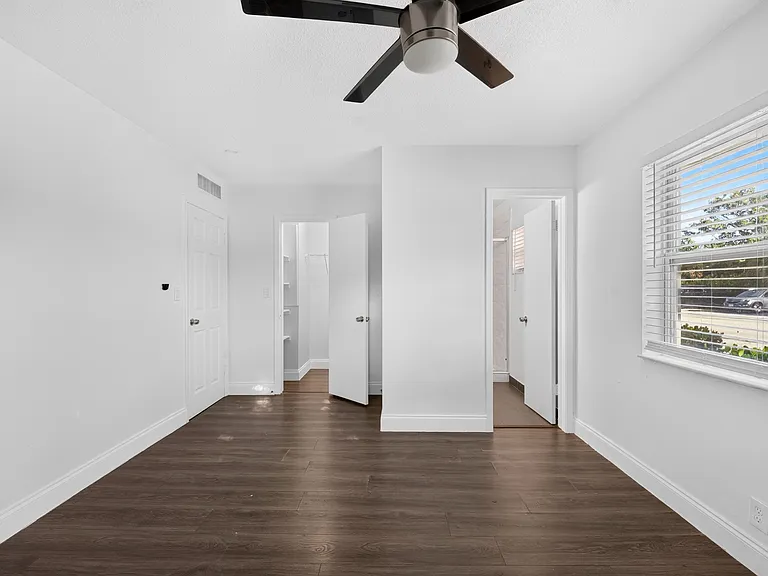 732 SE 15th St #1 — Photo 30