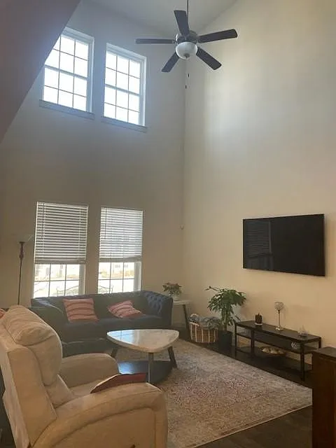 2 bed, 2.5 bath, 1840 sqft, $2,850 — Photo 2