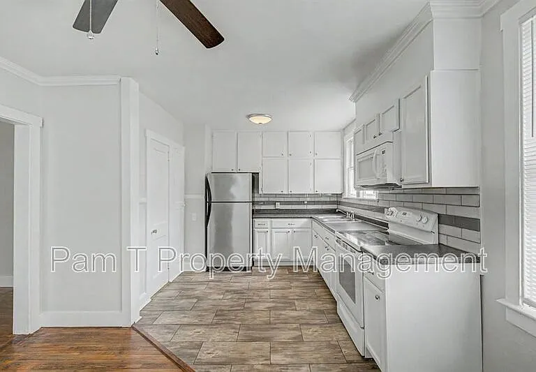 815 E 32nd St #B — Photo 12