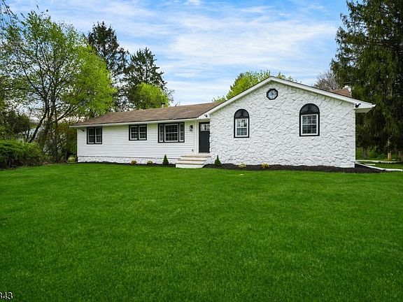 2nd image of 29 Ironia Rd