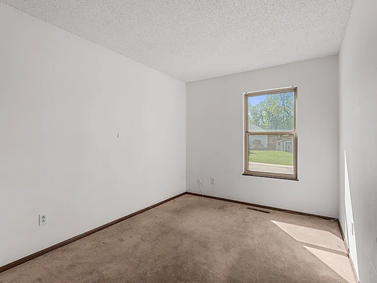 5916 Wolf Creek Pl — Photo 33