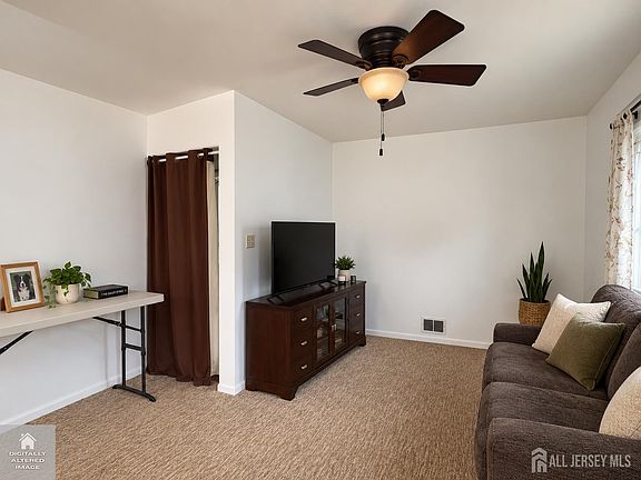 4th image of 40 Compton Ave