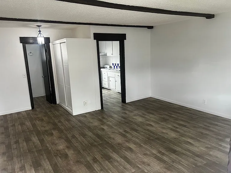 2613 W Olive Ave — Photo 7