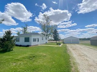 10694 Watts Rd, Pleasant Plains, IL 62677