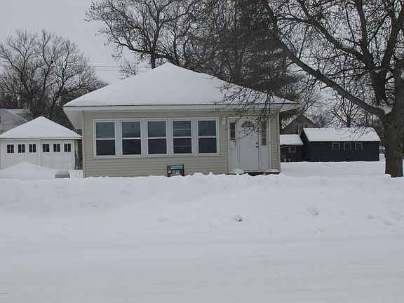 5th image of 204 3rd Ave N