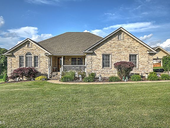 3rd image of 105 Morse Dr